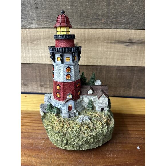 Santa's workbench collection Stoneybrook Brook lighthouse With The Music Box - Picture 1 of 6
